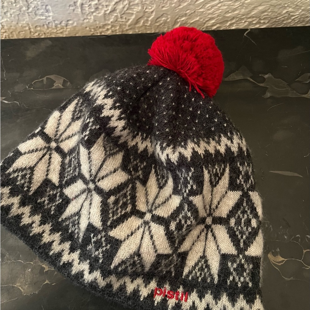 Pistl Wool Hat - Very warm with fleece lining on inside edge. Light & dark gray.